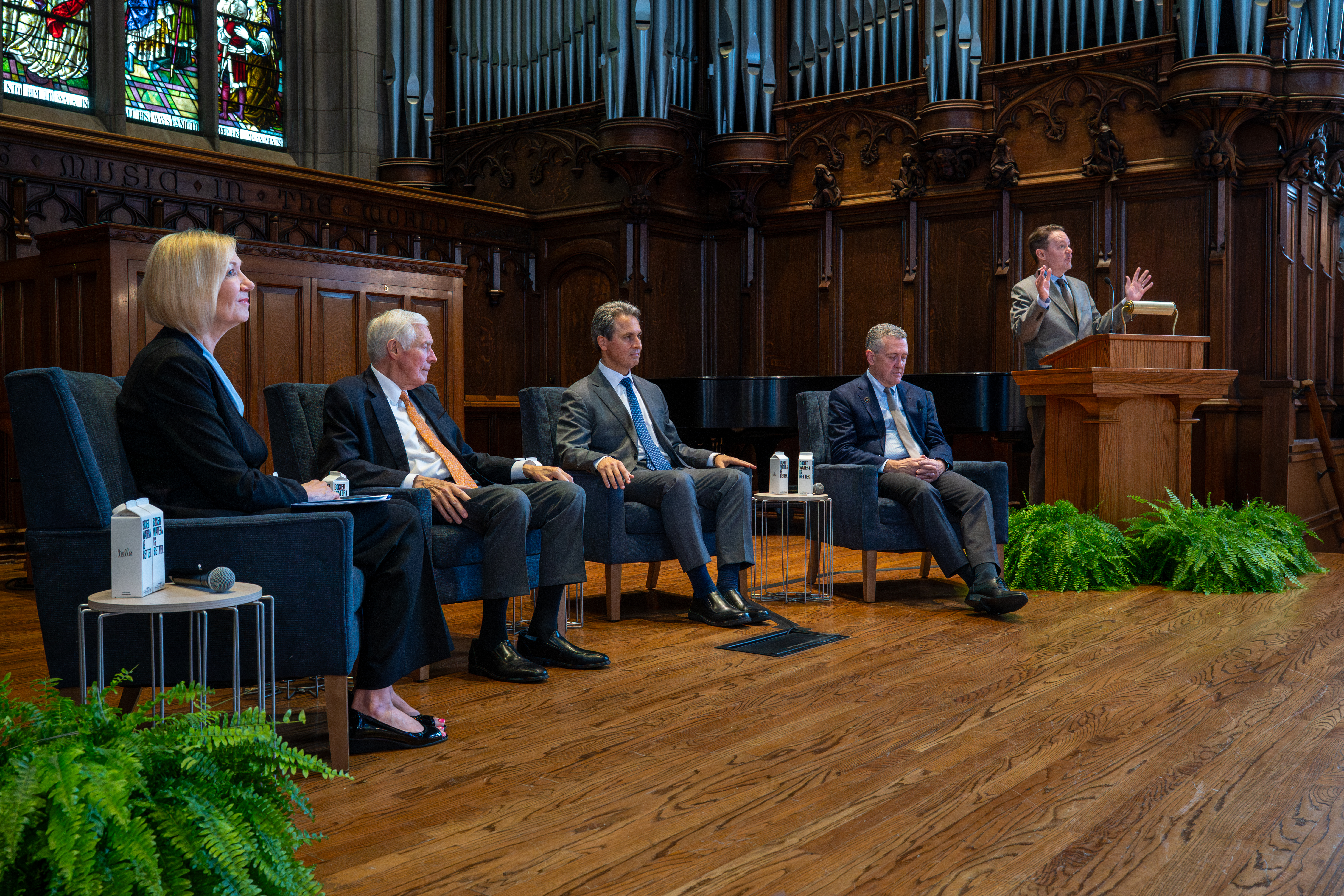 Andrew Reeves speaking at a Weidenbaum Center Federal Reserve event